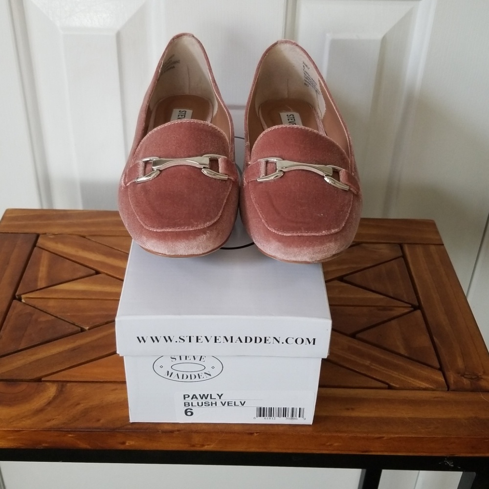 Steve Madden pawly blush velvet loafers